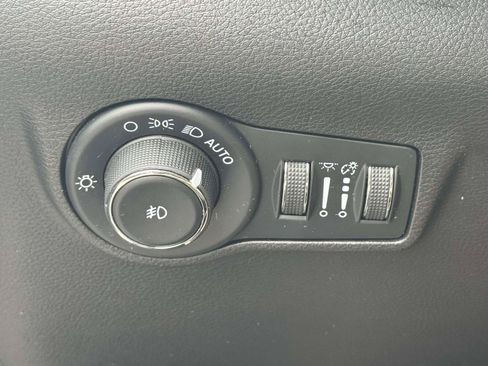 Used 2023 Jeep Compass High Altitude w/ Driver Assist Group I AWD/4WD image 19