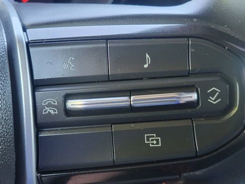 Used 2025 Chevrolet Colorado LT image 11