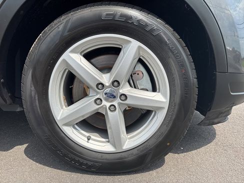 Used 2018 Ford Explorer XLT w/ Equipment Group 202A image 12