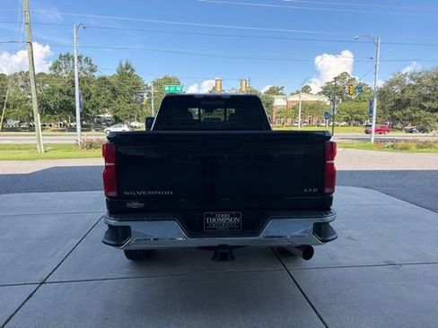 Used 2025 Chevrolet Silverado 2500 LTZ w/ LTZ Convenience Package AWD/4WD image 6