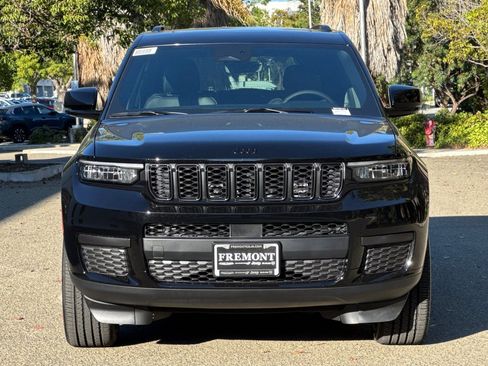 New 2025 Jeep Grand Cherokee L Altitude image 8