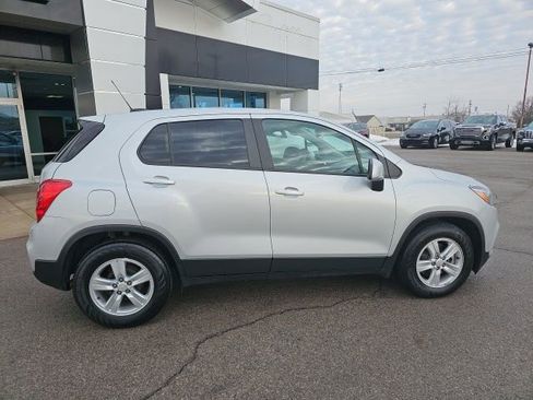 Used 2022 Chevrolet Trax LS w/ Tint and Cruise Package image 8