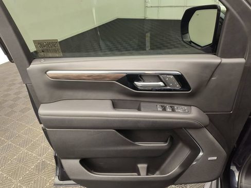 Used 2025 Chevrolet Tahoe Premier AWD/4WD image 18
