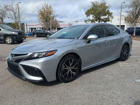 Certified 2022 Toyota Camry SE image 2