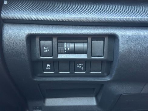 Used 2018 Subaru Crosstrek 2.0i Premium AWD/4WD image 17