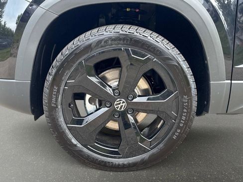 New 2025 Volkswagen Taos SEL image 4