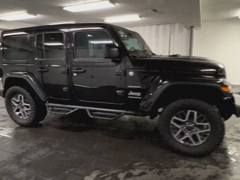 Used 2024 Jeep Wrangler Unlimited Sahara AWD/4WD image 2