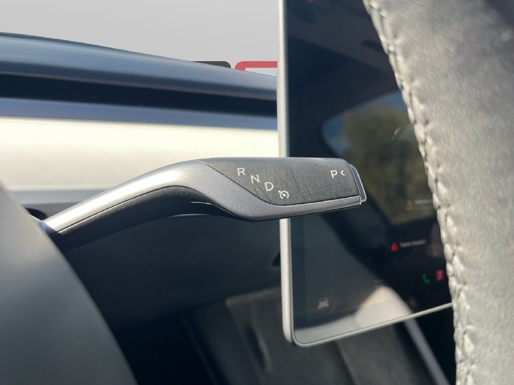 Used 2024 Tesla Model Y Long Range AWD/4WD image 16