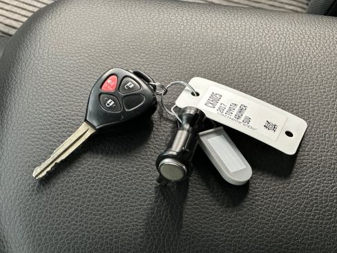 Used 2017 Toyota 4Runner SR5 AWD/4WD image 32