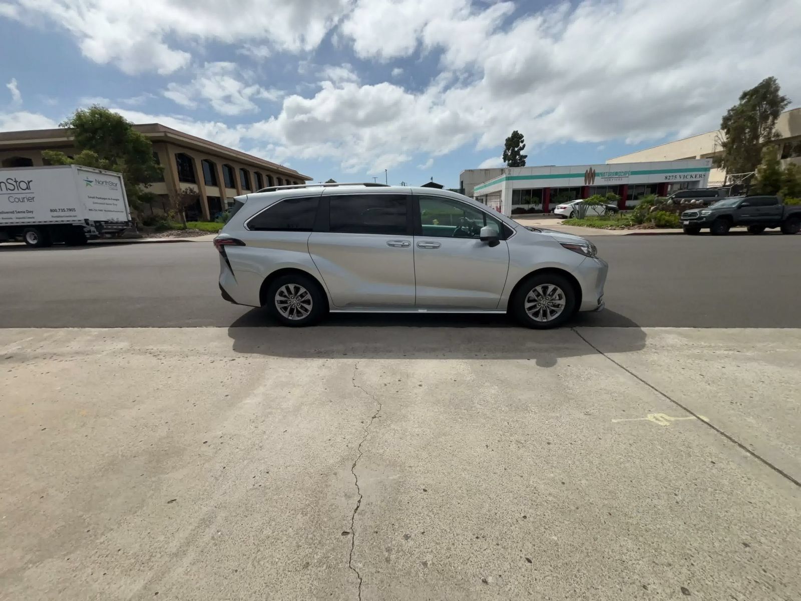 Used 2025 Toyota Sienna XLE FWD image 15
