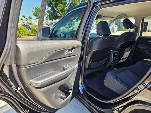 Used 2024 Jeep Grand Cherokee Laredo image 18