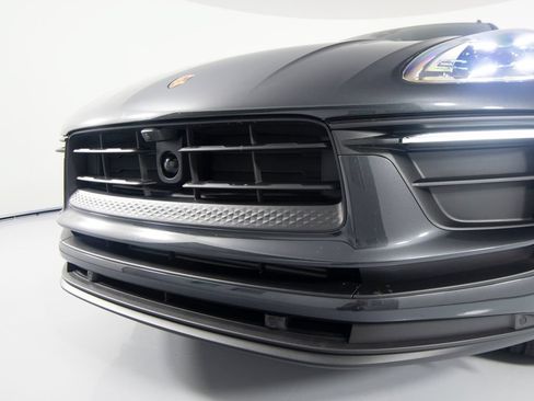 Certified 2026 Porsche Macan AWD/4WD image 41