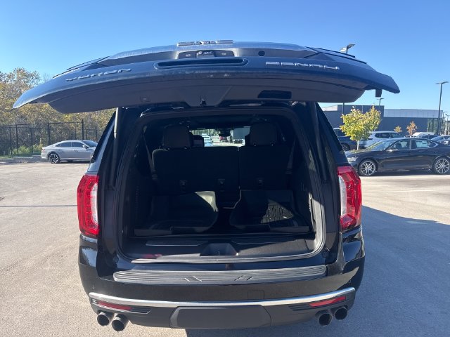 Used 2023 GMC Yukon XL Denali w/ Advanced Technology Package AWD/4WD image 9