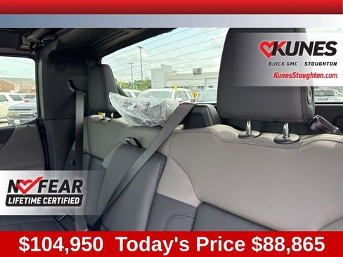 New 2025 GMC Hummer EV 2X w/ LPO, Dark Essentials Package image 42