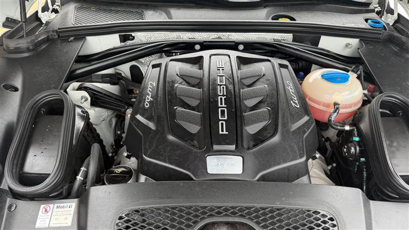 Used 2016 Porsche Macan Turbo AWD/4WD image 28
