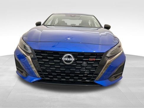 Used 2025 Nissan Altima 2.5 SR FWD image 9
