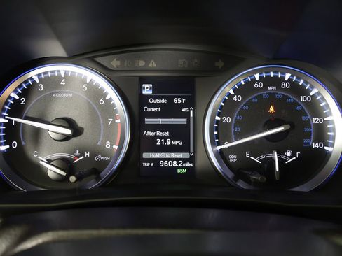 Used 2019 Toyota Highlander XLE AWD/4WD image 46