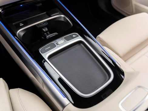 New 2025 Mercedes-Benz GLB 250 4MATIC image 26