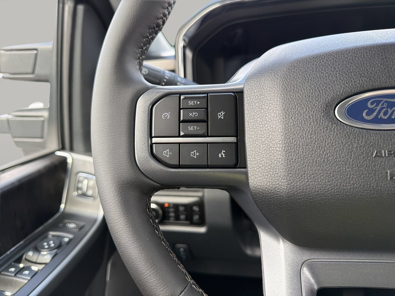 Used 2026 Ford F250 Lariat w/ Black Appearance Package AWD/4WD image 28