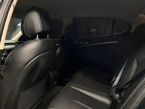 Used 2022 Genesis G70 2.0T RWD image 16