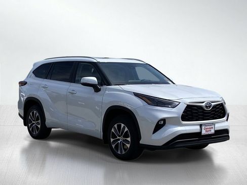 Certified 2026 Toyota Highlander XLE AWD/4WD image 12