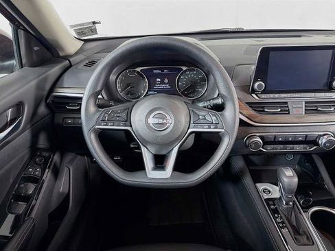 Certified 2023 Nissan Altima 2.5 SV image 18