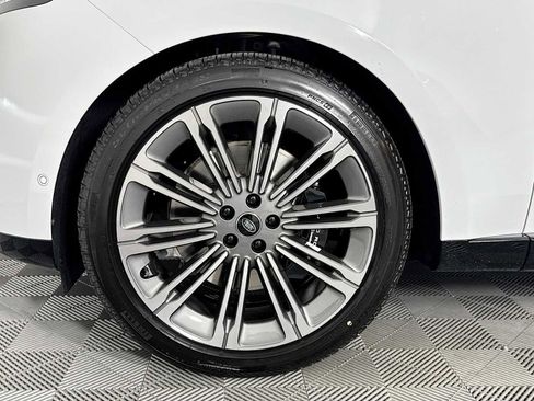 New 2025 Land Rover Range Rover SE image 30