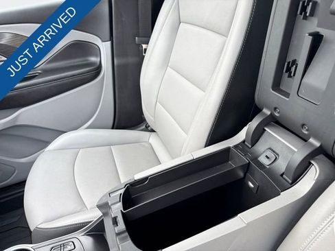 Used 2023 GMC Terrain SLT w/ Infotainment Package II image 21