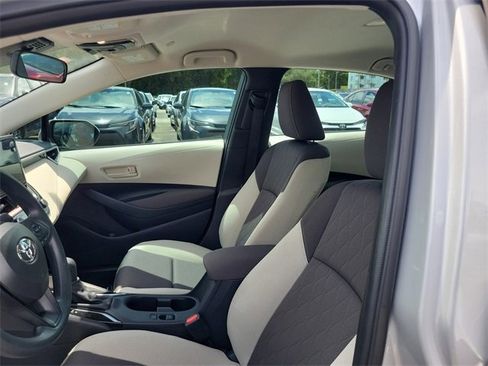 Used 2025 Toyota Corolla LE image 11