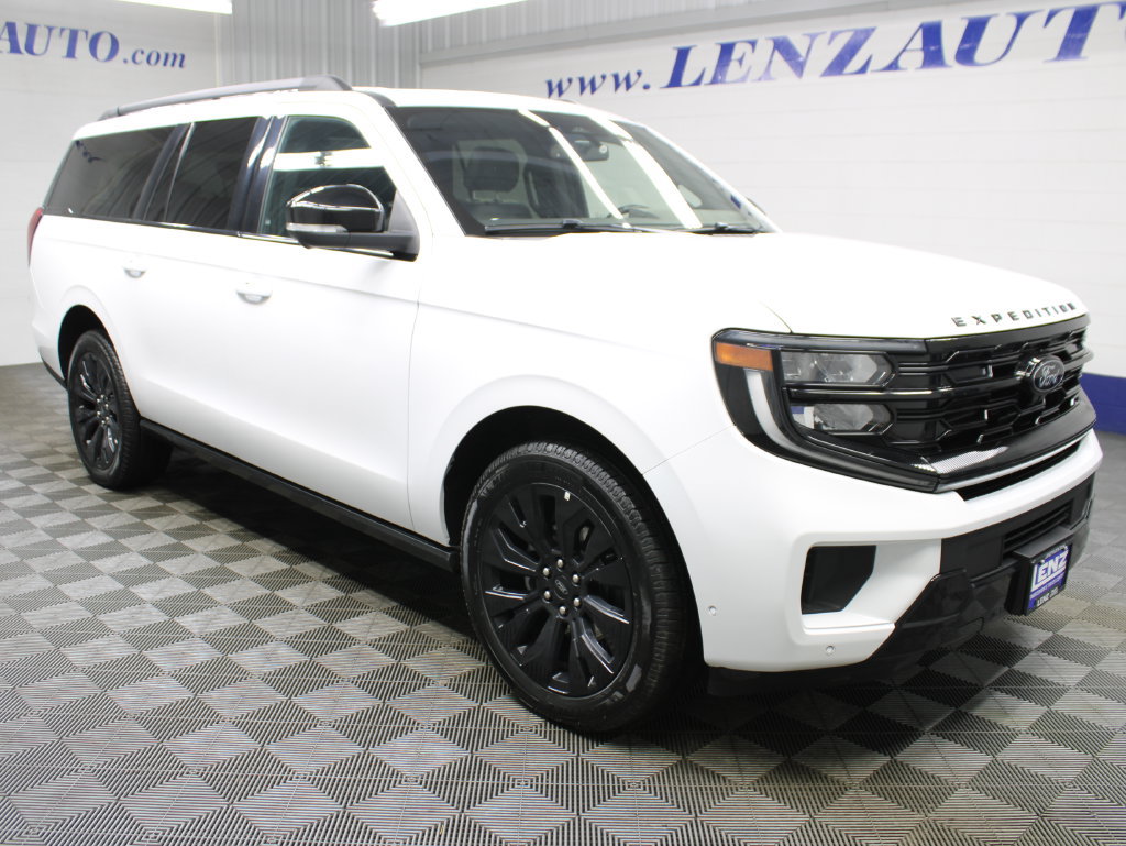 Used 2025 Ford Expedition Max Platinum w/ Stealth Appearance Package AWD/4WD image 3