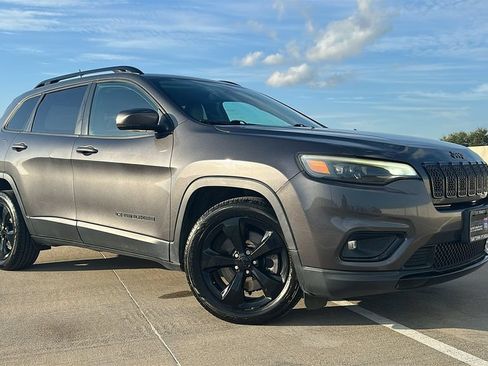 Used 2020 Jeep Cherokee Latitude Plus FWD image 5