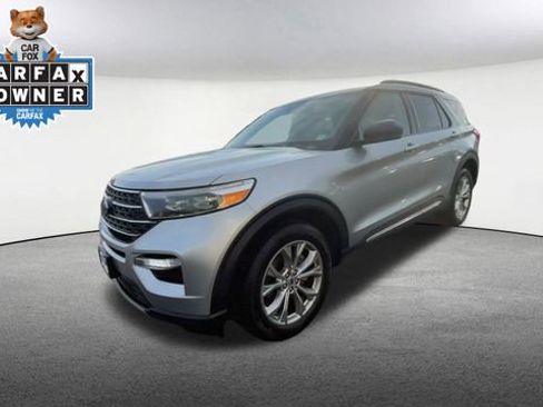 Used 2023 Ford Explorer XLT w/ Equipment Group 202A image 5