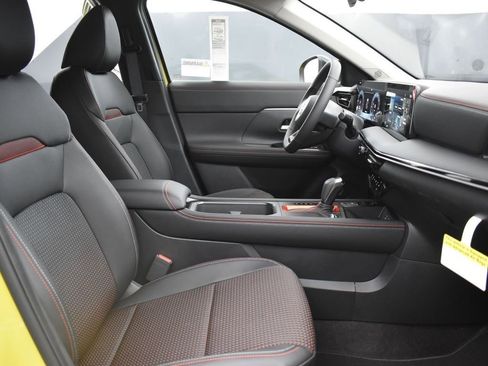New 2025 Nissan Kicks SR AWD/4WD image 23