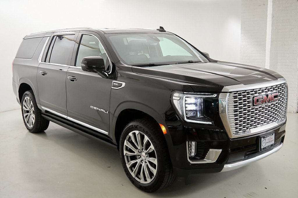 Used 2021 GMC Yukon XL Denali w/ Denali Premium Package AWD/4WD image 4
