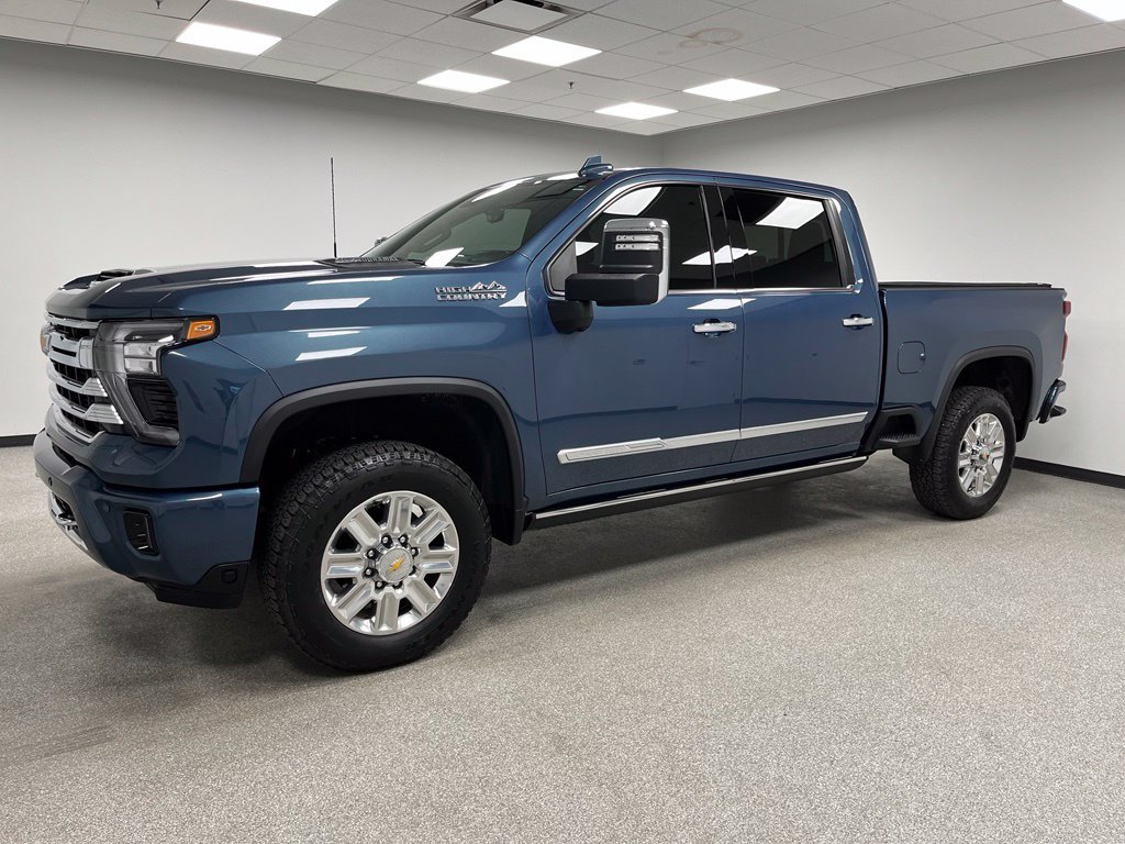 Used 2024 Chevrolet Silverado 2500 High Country w/ Technology Package AWD/4WD image 6