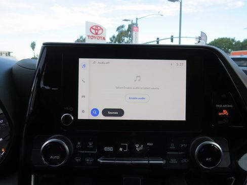 Certified 2023 Toyota Highlander L image 31