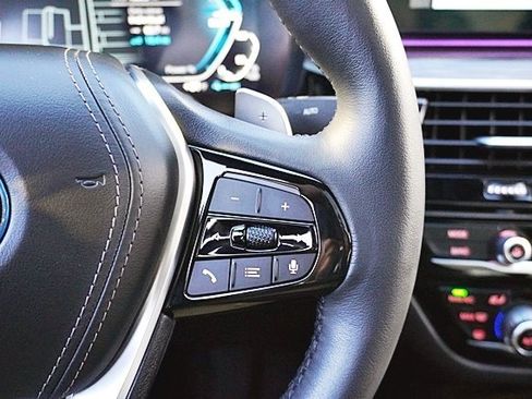 Used 2023 BMW 530e w/ M Sport Package image 37