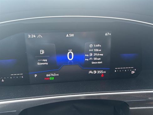 Used 2022 Volkswagen Tiguan SE image 3