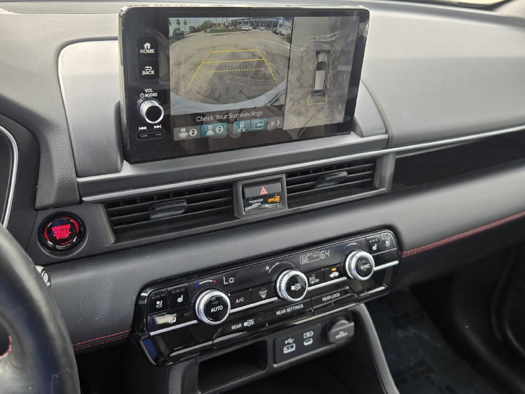 Certified 2025 Honda Pilot Black Edition image 24