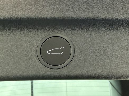 Used 2025 Tesla Model Y Long Range image 14