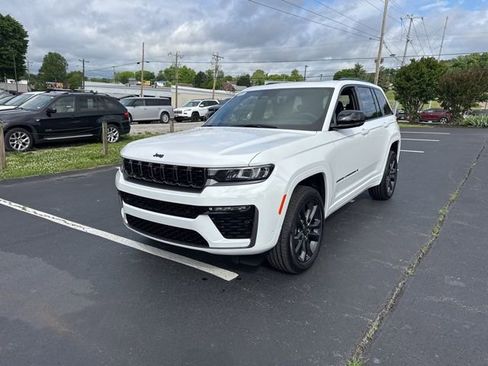 New 2026 Jeep Grand Cherokee Limited AWD/4WD image 3