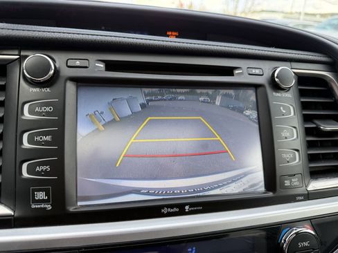 Used 2015 Toyota Highlander Limited AWD/4WD image 33