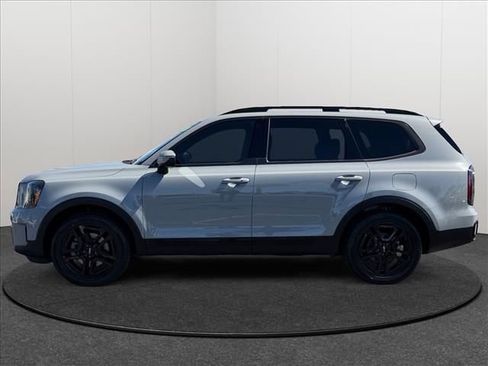 Used 2024 Kia Telluride AWD image 2