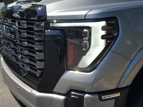 Certified 2025 GMC Sierra 2500 Denali Ultimate AWD/4WD image 10