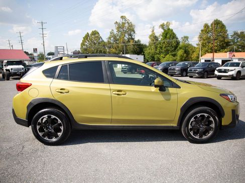 Used 2022 Subaru Crosstrek 2.0i Premium image 2