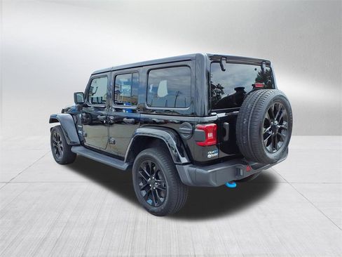 Used 2023 Jeep Wrangler Unlimited Sahara w/ Cold Weather Group image 6