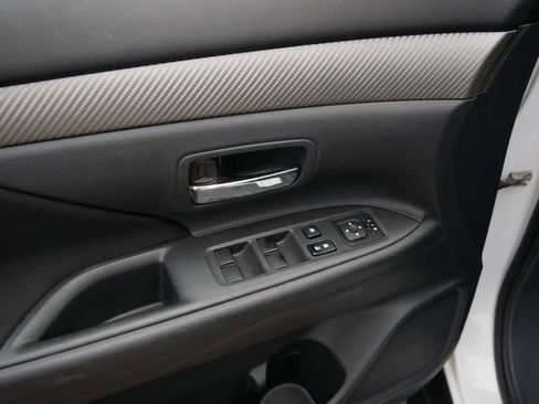 Used 2014 Mitsubishi Outlander SE AWD/4WD image 15