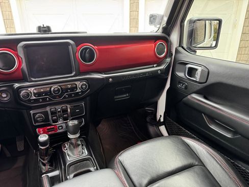 Used 2020 Jeep Wrangler Unlimited Rubicon w/ Uconnect 4C Nav & Sound Group image 17