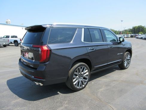 Certified 2025 GMC Yukon Denali Ultimate w/ LPO, Floor Liner Package AWD/4WD image 6