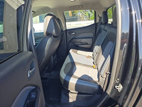 Used 2019 Chevrolet Colorado Z71 w/ Z71 Midnight Edition RWD image 14
